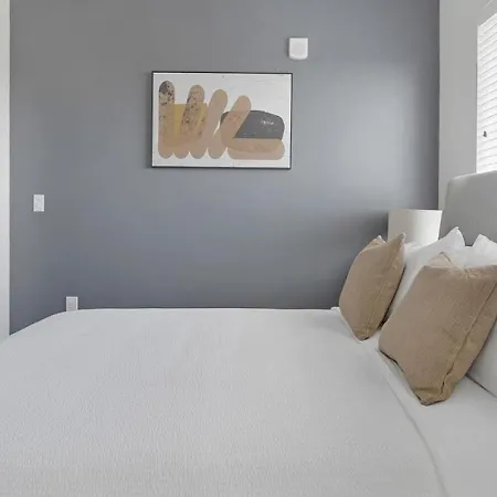 Apartment Landing - Modern With Amazing Amenities *