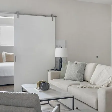 Landing - Modern With Amazing Amenities
