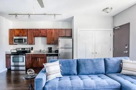 Two Cozysuites Bold Music Row In Nashville