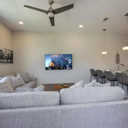 Luxury Four-story With Rooftop Views, 10min To Downtown! Sleeps 12! Nashville