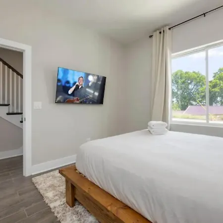 Luxury Four-story With Rooftop Views, 10min To Downtown! Sleeps 12! * Nashville