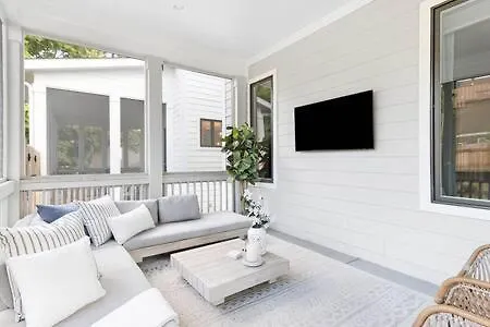 The Hadley House - Cozy Porch & Fenced In Backyard *