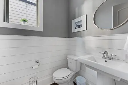 The Maple House - Huge Backyard & Mins To Broadway Holiday home Nashville