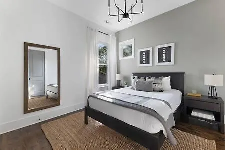 The Maple House - Huge Backyard & Mins To Broadway Holiday home Nashville