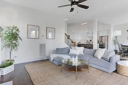 Holiday home The Maple House - Huge Backyard & Mins To Broadway Nashville
