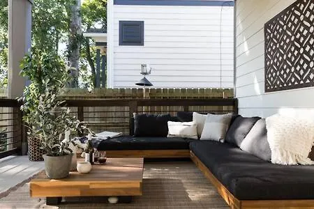 The Maple House - Huge Backyard & Mins To Broadway Holiday home Nashville