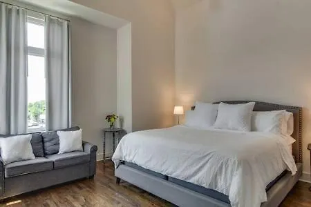 Twin Homes With Airy Rooftops & Photo Ops Holiday home