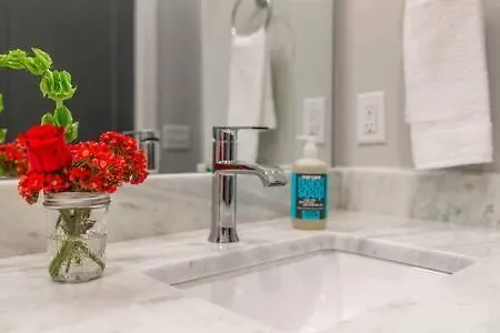 Twin Homes With Airy Rooftops & Photo Ops Holiday home Nashville