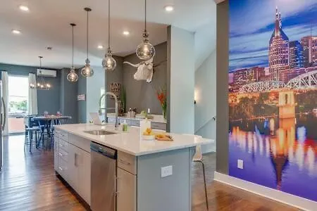 Twin Homes With Airy Rooftops & Photo Ops Holiday home