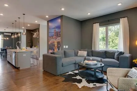 Twin Homes With Airy Rooftops & Photo Ops * Nashville