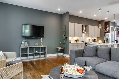 Twin Homes With Airy Rooftops & Photo Ops Holiday home Nashville