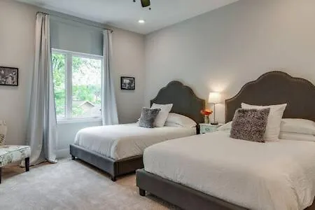 Twin Homes With Airy Rooftops & Photo Ops Holiday home Nashville
