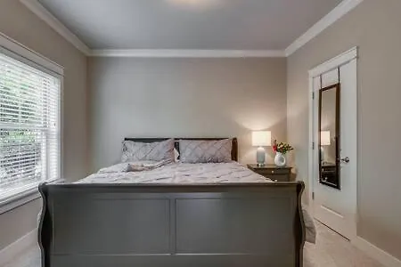 Holiday home Twin Belmont Homes W 8 King 4 Living Sleep Up To 24 Guests Walk To Belmont & Vanderbilt Near Music Row The Gulch & 12 South 2 Miles To Broadway Smart Tvs Parking 24 Hr Hospitality Nashville