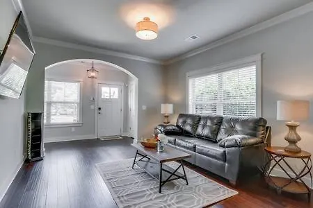 Holiday home Twin Belmont Homes W 8 King 4 Living Sleep Up To 24 Guests Walk To Belmont & Vanderbilt Near Music Row The Gulch & 12 South 2 Miles To Broadway Smart Tvs Parking 24 Hr Hospitality Nashville