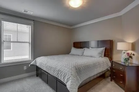 Holiday home Twin Belmont Homes W 8 King 4 Living Sleep Up To 24 Guests Walk To Belmont & Vanderbilt Near Music Row The Gulch & 12 South 2 Miles To Broadway Smart Tvs Parking 24 Hr Hospitality *