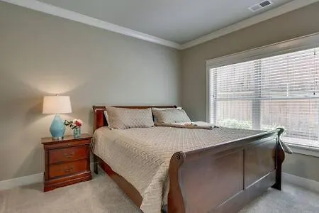 Twin Belmont Homes W 8 King 4 Living Sleep Up To 24 Guests Walk To Belmont & Vanderbilt Near Music Row The Gulch & 12 South 2 Miles To Broadway Smart Tvs Parking 24 Hr Hospitality *
