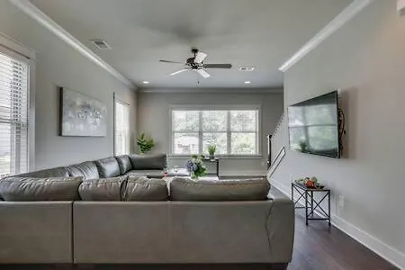 Twin Belmont Homes W 8 King 4 Living Sleep Up To 24 Guests Walk To Belmont & Vanderbilt Near Music Row The Gulch & 12 South 2 Miles To Broadway Smart Tvs Parking 24 Hr Hospitality Holiday home