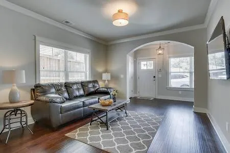Twin Belmont Homes W 8 King 4 Living Sleep Up To 24 Guests Walk To Belmont & Vanderbilt Near Music Row The Gulch & 12 South 2 Miles To Broadway Smart Tvs Parking 24 Hr Hospitality * Nashville