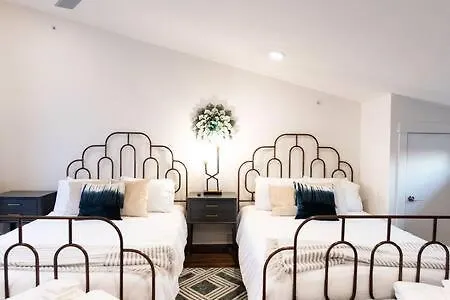 Luxe Hillsboro Village Homes For 24 With 4 Patios, Rooftops And Garage Parking, Gourmet Kitchens And Smart Tvs, Walk To Vanderbilt, Pancake Pantry And Fido, 24hr Hospitality, 10 Min To Broadway And The Parthenon Holiday home *