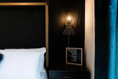 Holiday home Luxe Hillsboro Village Homes For 24 With 4 Patios, Rooftops And Garage Parking, Gourmet Kitchens And Smart Tvs, Walk To Vanderbilt, Pancake Pantry And Fido, 24hr Hospitality, 10 Min To Broadway And The Parthenon