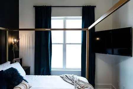 Holiday home Luxe Hillsboro Village Homes For 24 With 4 Patios, Rooftops And Garage Parking, Gourmet Kitchens And Smart Tvs, Walk To Vanderbilt, Pancake Pantry And Fido, 24hr Hospitality, 10 Min To Broadway And The Parthenon