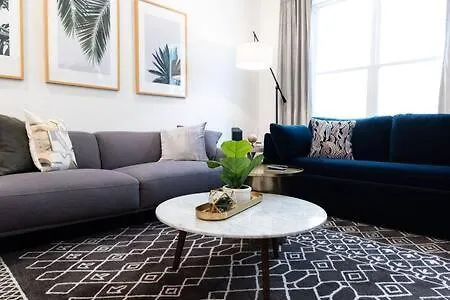 Luxe Hillsboro Village Homes For 24 With 4 Patios, Rooftops And Garage Parking, Gourmet Kitchens And Smart Tvs, Walk To Vanderbilt, Pancake Pantry And Fido, 24hr Hospitality, 10 Min To Broadway And The Parthenon Holiday home