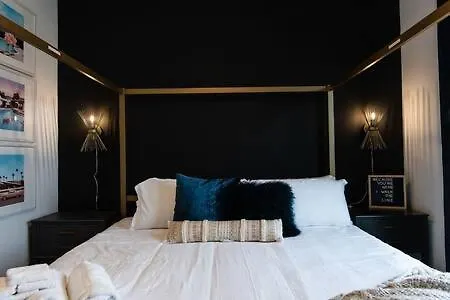 Luxe Hillsboro Village Homes For 24 With 4 Patios, Rooftops And Garage Parking, Gourmet Kitchens And Smart Tvs, Walk To Vanderbilt, Pancake Pantry And Fido, 24hr Hospitality, 10 Min To Broadway And The Parthenon Holiday home *