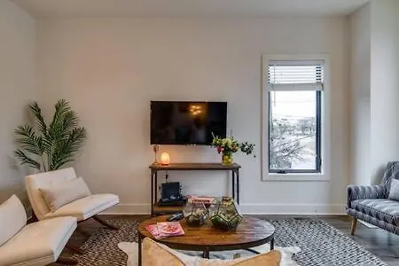 6 Bedroom Gulch Homes, Garages, Rooftops, Walk To Gulch 10 Mins To Broadway, 24 Hour Hospitality Team, Perfect For Groups Holiday home *