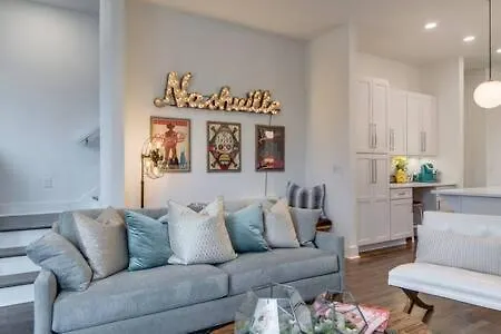 6 Bedroom Gulch Homes, Garages, Rooftops, Walk To Gulch 10 Mins To Broadway, 24 Hour Hospitality Team, Perfect For Groups Nashville