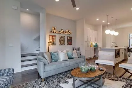6 Bedroom Gulch Homes, Garages, Rooftops, Walk To Gulch 10 Mins To Broadway, 24 Hour Hospitality Team, Perfect For Groups * Nashville