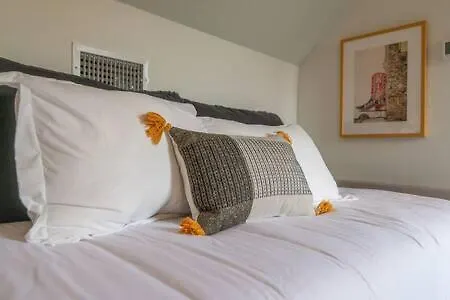 7br Retreat, Rooftops, Garages, Walkable To Faves 5 Mins To Nissan Stadium, Less Than 10 Mins To Broadway, 24 Hr Hospitality, Great For Groups Nashville