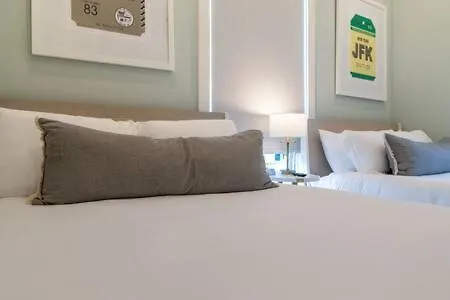 Holiday home 7br Retreat, Rooftops, Garages, Walkable To Faves 5 Mins To Nissan Stadium, Less Than 10 Mins To Broadway, 24 Hr Hospitality, Great For Groups *