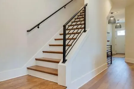 7br Retreat, Rooftops, Garages, Walkable To Faves 5 Mins To Nissan Stadium, Less Than 10 Mins To Broadway, 24 Hr Hospitality, Great For Groups *