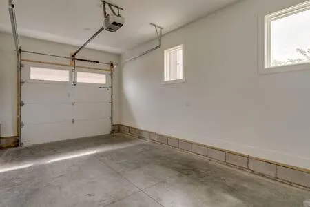 Chic Retreat, Garage, Rooftop, Walk To Restaurants, 5 Mins To Nissan Stadium, Less Than 10 Mins To Broadway, Great For Groups And Families, Located In Desirable Neighborhood Near Downtown, 24 Hr Hospitality *