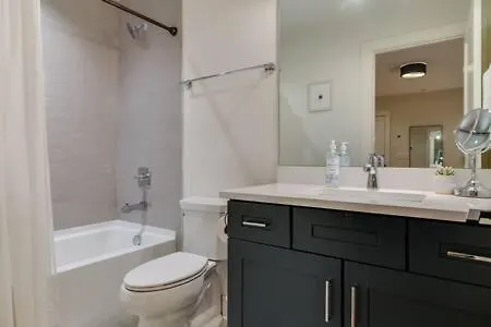 Spacious 4br, Rooftop Patio, Garage, Walk To Faves, 5 Mins To Nissan Stadium, Less Than 10 Mins To Broadway, 24 Hr Hospitality, Great For Groups * Nashville