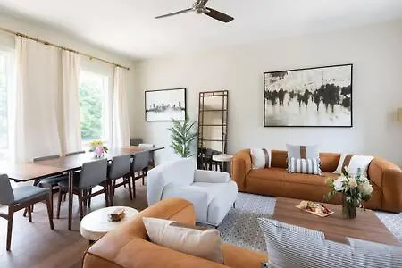 Spacious 4br, Rooftop Patio, Garage, Walk To Faves, 5 Mins To Nissan Stadium, Less Than 10 Mins To Broadway, 24 Hr Hospitality, Great For Groups Holiday home *