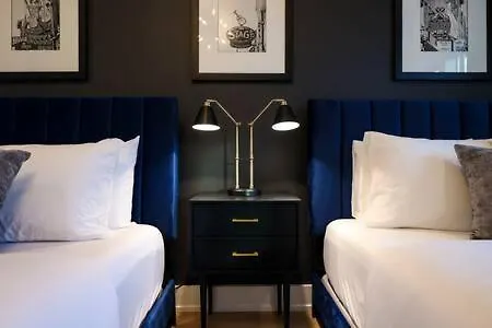 Stylish 4 Bed, Skyline Views From Rooftop, Garage , Gourmet Kitchen, Cozy Living Space, Dedicated Parking, Near Distilleries, Marathon Village & Nightlife, Chic Skyline Views, Great For Groups, 24 Hour Hospitality Nashville