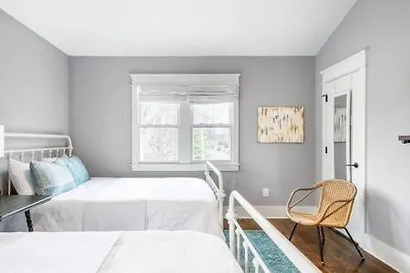 Spacious Dog Friendly 3 Bedroom Townhome, Grill, Patio 3 Blocks To Grocer, 5 Mins To 5 Points, 15 Mins To Broadway, 24 Hour Hospitality Team, Perfect For Families *
