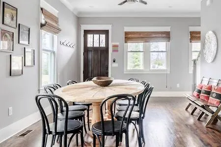 Spacious Dog Friendly 3 Bedroom Townhome, Grill, Patio 3 Blocks To Grocer, 5 Mins To 5 Points, 15 Mins To Broadway, 24 Hour Hospitality Team, Perfect For Families Nashville