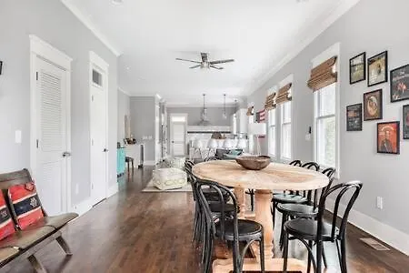 Spacious Dog Friendly 3 Bedroom Townhome, Grill, Patio 3 Blocks To Grocer, 5 Mins To 5 Points, 15 Mins To Broadway, 24 Hour Hospitality Team, Perfect For Families