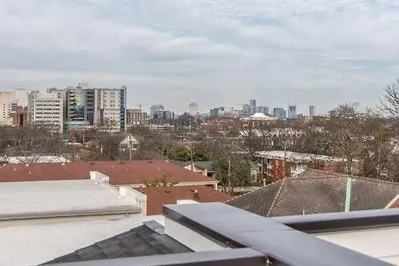 Luxury Hillsboro Village Rooftop Retreat Sleep 12 W Chef S Kitchen Smart Tvs & Garage Walk To Vanderbilt Pancake Pantry & Boutique Shopping Minutes To Broadway 12 South & The Parthenon 24 7 Hospitality Holiday home *