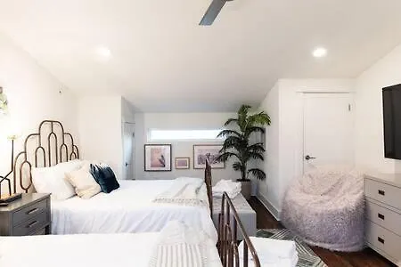 Luxury Hillsboro Village Rooftop Retreat Sleep 12 W Chef S Kitchen Smart Tvs & Garage Walk To Vanderbilt Pancake Pantry & Boutique Shopping Minutes To Broadway 12 South & The Parthenon 24 7 Hospitality *