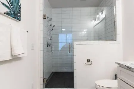 Luxury Hillsboro Village Rooftop Retreat Sleep 12 W Chef S Kitchen Smart Tvs & Garage Walk To Vanderbilt Pancake Pantry & Boutique Shopping Minutes To Broadway 12 South & The Parthenon 24 7 Hospitality Nashville