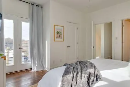 Luxury Hillsboro Village Rooftop Retreat Sleep 12 W Chef S Kitchen Smart Tvs & Garage Walk To Vanderbilt Pancake Pantry & Boutique Shopping Minutes To Broadway 12 South & The Parthenon 24 7 Hospitality * Nashville