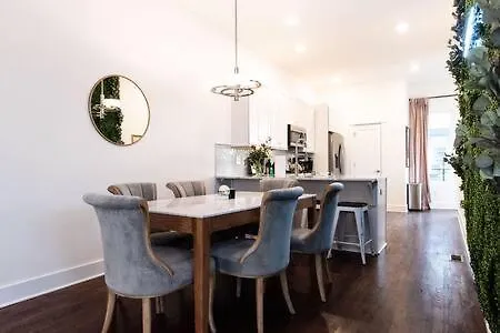Luxury Hillsboro Village Rooftop Retreat Sleep 12 W Chef S Kitchen Smart Tvs & Garage Walk To Vanderbilt Pancake Pantry & Boutique Shopping Minutes To Broadway 12 South & The Parthenon 24 7 Hospitality Nashville