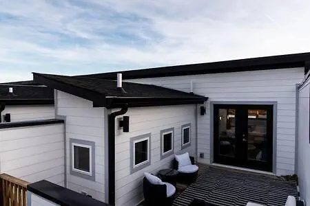 Hillsboro Village Retreat Garage Rooftop Deck Sleeps 12 Sophisticated Open Living & Gourmet Kitchen Smart Tvs Pet-friendly W Private Garage Walk To Vanderbilt Minutes To 12 South & Broadway 24 7 Hospitality *