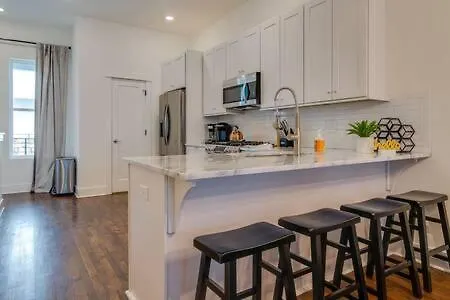 Hillsboro Village Retreat Garage Rooftop Deck Sleeps 12 Sophisticated Open Living & Gourmet Kitchen Smart Tvs Pet-friendly W Private Garage Walk To Vanderbilt Minutes To 12 South & Broadway 24 7 Hospitality Nashville