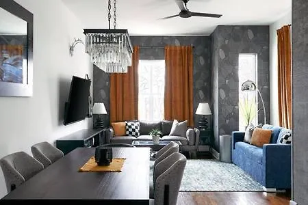 Hillsboro Village Rooftop Retreat With Views, Sleep 12 With Gourmet Kitchen, Smart Tvs & Garage, Walk To Vanderbilt, Pancake Pantry And Boutique Shopping, Minutes To Broadway, 12 South And The Parthenon, Perfect For Groups, 24hr Hospitality *