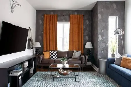 Hillsboro Village Rooftop Retreat With Views, Sleep 12 With Gourmet Kitchen, Smart Tvs & Garage, Walk To Vanderbilt, Pancake Pantry And Boutique Shopping, Minutes To Broadway, 12 South And The Parthenon, Perfect For Groups, 24hr Hospitality Holiday home *