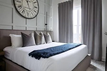 Hillsboro Village Rooftop Retreat With Views, Sleep 12 With Gourmet Kitchen, Smart Tvs & Garage, Walk To Vanderbilt, Pancake Pantry And Boutique Shopping, Minutes To Broadway, 12 South And The Parthenon, Perfect For Groups, 24hr Hospitality Nashville